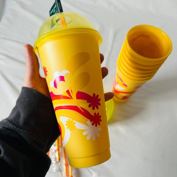 NWOT Starbucks Bundle of 8 Color Changing Cold Cups w/ Dome Lids & Straws - Picture 5 of 8